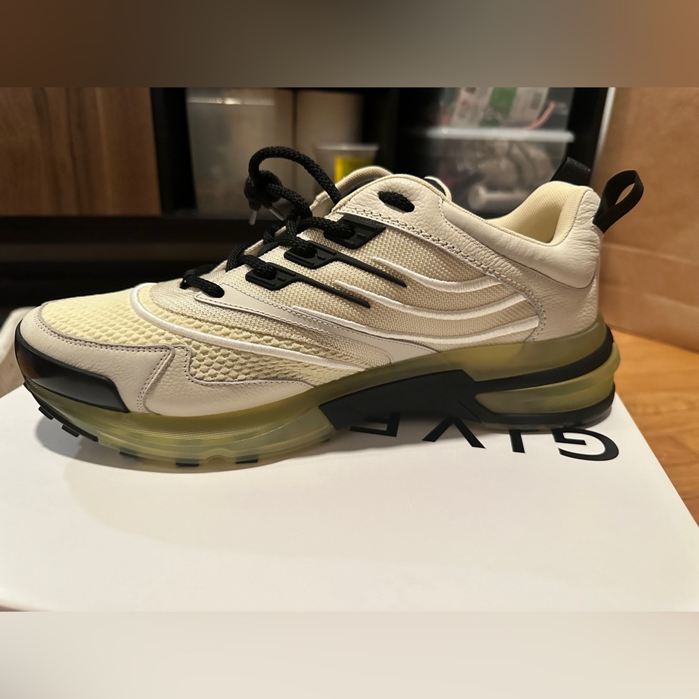 Givenchy 1 Sneakers Off White | Men’s Size 45 (EU)